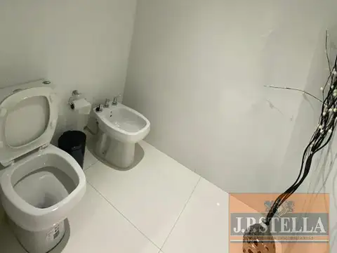 Casa 5 Ambientes 350 m² Cub, - Garage 2 autos - Pileta - Haedo