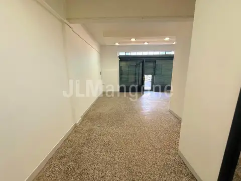 Local 50 m2 sobre Cerviño