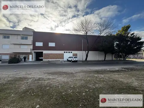 Depósito de 2000 metros con triple entrada en BANFIELD Alquiler
