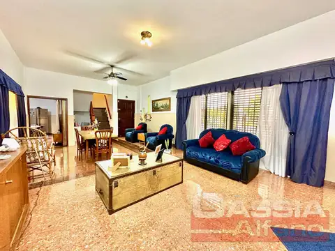 Casa 5 ambientes con 2 baños