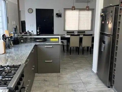 Casa en Venta en Castelar, USD 179.000