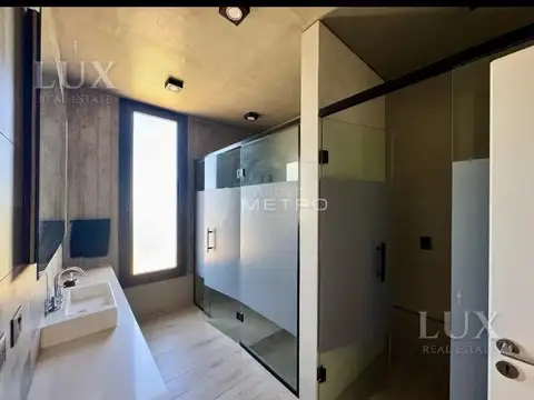 Casa en Alquiler en San Sebastian, $ 2.000