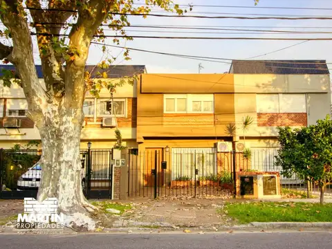 Casa Dúplex en Venta de 4 ambientes en Martínez con Jardín y Cochera