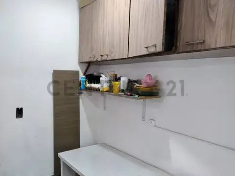 Departamento 2 ambientes, muy luminoso, Piso 3, puerta-balcón, 5 cuadras de Av. Rivadavia, Liniers