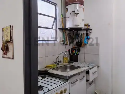 Departamento 2 ambientes, muy luminoso, Piso 3, puerta-balcón, 5 cuadras de Av. Rivadavia, Liniers