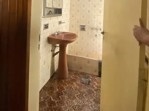 VENTA CASA 3 AMBIENTES CON COCHERA PATIO Y TERRAZA