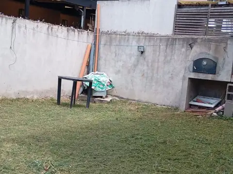 Depto Tipo Casa 5 ambientes con 2 baños