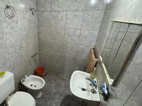 Casa 4 ambientes con 1 baño