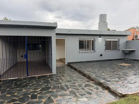 Casa en venta con jardin y parrilla en Escobar.