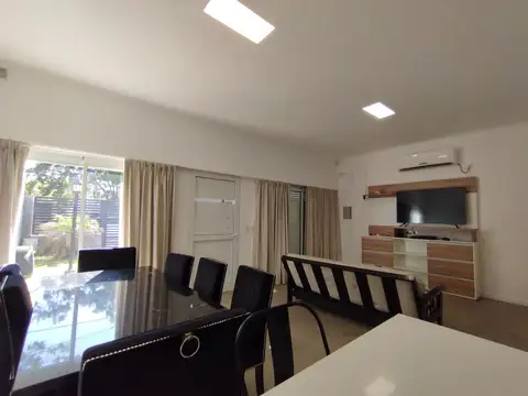 Casa 5 ambientes con 4 baños