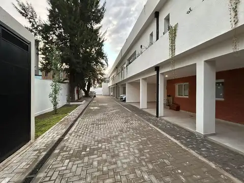 ALQUILER DUPLEX 4 AMB. JARDÍN Y COCHERA P. LELOIR