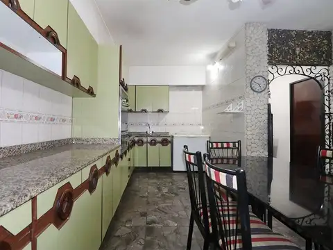 Depto Tipo Casa 3 ambientes con 2 baños
