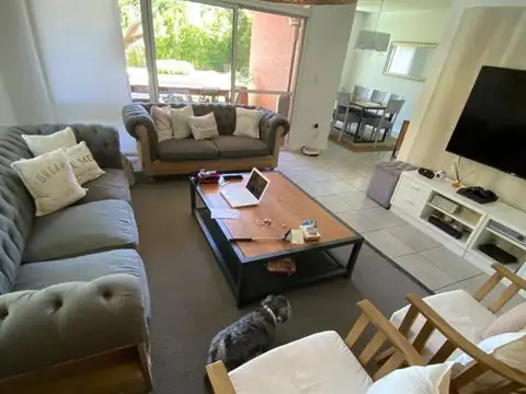 Casa en Venta con 4 cocheras