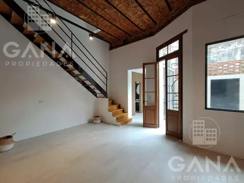 Venta de casa de pasillo reciclada de 2 dormitorios