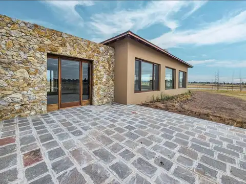 Terreno en venta barrio privado La Finca I Funes lote 124 frente sur