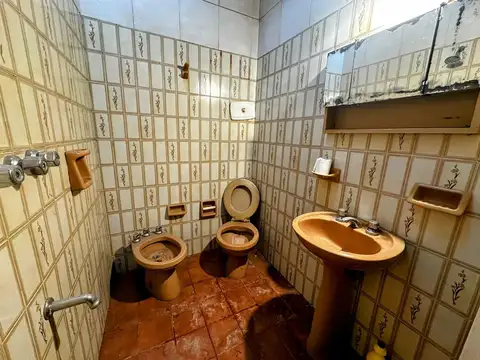 Casa 5 ambientes con 2 baños