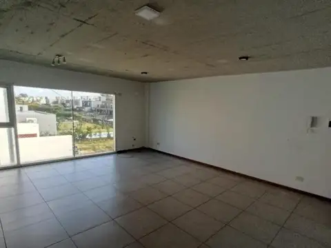 AMPLIA OFICINA EN BUREAU MARIA EUGENIA