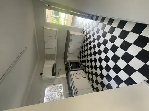 Casa en Alquiler con 3 cocheras