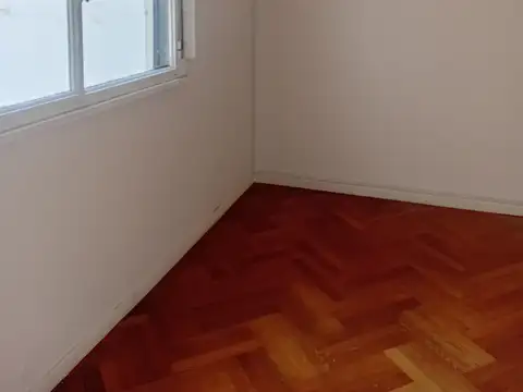 2 ambientes. Lateral. Luminoso. Servicios individuales. A metros de Av. Santa Fe y Alto Palermo.