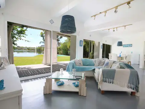 Casa 7 ambientes con 4 baños