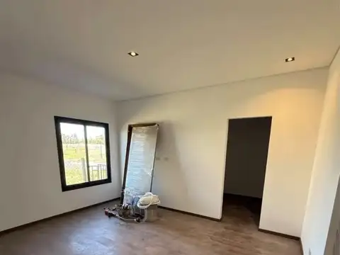 Casa en Venta con 4 cocheras