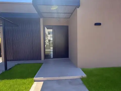 CASA EN VENTA - PILAR
