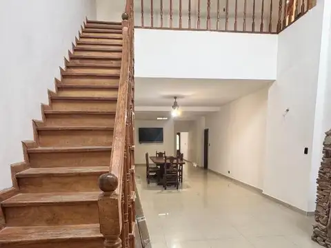 Casa 5 ambientes con 3 baños