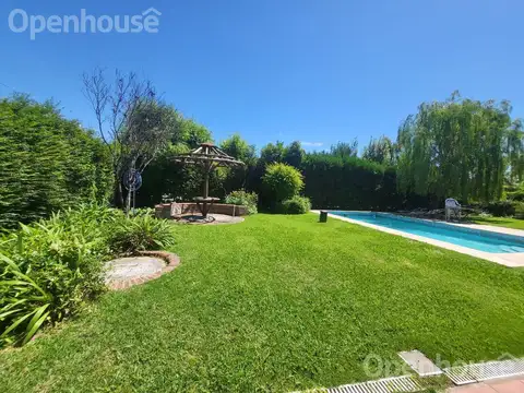 Venta Casa en Las Condes - Pilar- 2 plantas sobre lote central.