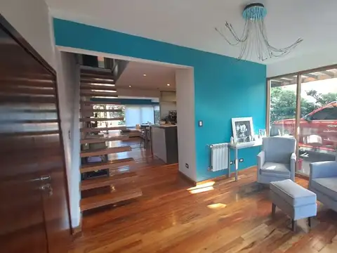 Casa en Alquiler con 1 cochera