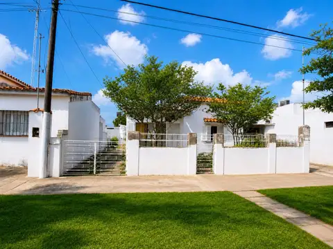 VENTA CASA DOS DORMITORIOS, PATIO. ARROYO SECO