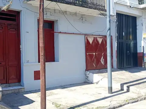 Ubicado  a mts de caminito ideal para hospedar varias flias