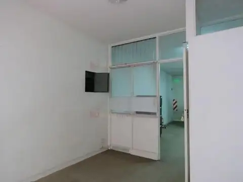 Oficina 3 ambientes con 1 baño