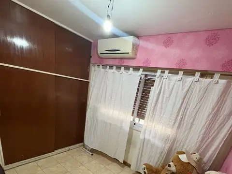 EXCELENTE DEPARTAMENTO 3 AMBIENTES AL FRENTE CON BALCON Y DEPENDENCIA DE SERVICIO.