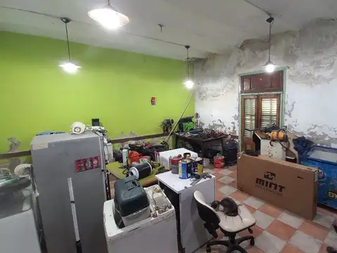 CASA con DOS DEPTOS.  EN LOTE PROPIO-FRENTE-FONDO