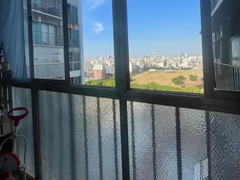 Venta departamento, 3 ambientes con balcón corrido, piso 19, vista abierta, Parque Patricios.