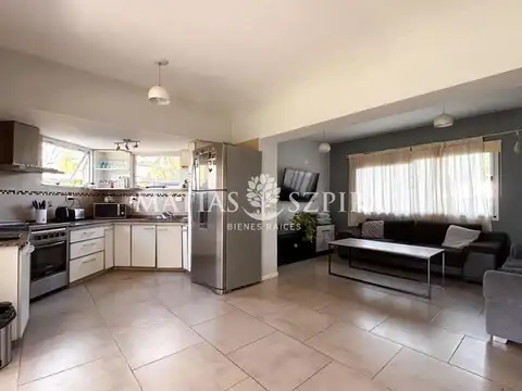 Casa en Venta con 6 cocheras