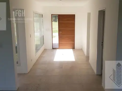 Casa en Venta con 3 cocheras