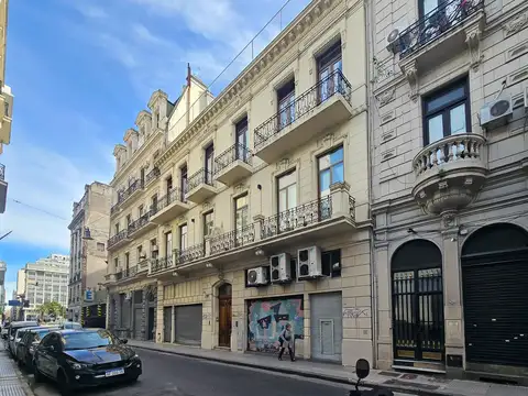 Avenida Hipólito Yrigoyen 900