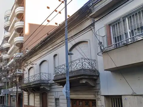EXCELENTE CASA  IDEAL USO COMERCIAL EN CABALLITO