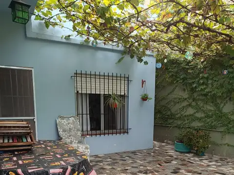 CASA CON LOTE 4 AMBIETES CON COCHERA-OBRIEN 700