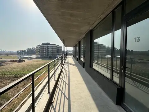 Oficina en Alquiler con 1 cochera