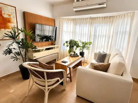 Tríplex 4 ambientes,  jardín y cochera en Villa Adelina