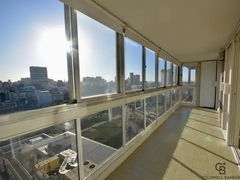 Departamento muy luminoao, piso alto con vista a la ciudad