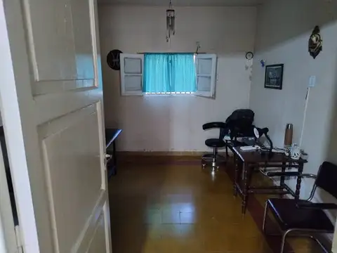 Terreno de 2129 m2, con casa. Rivadavia