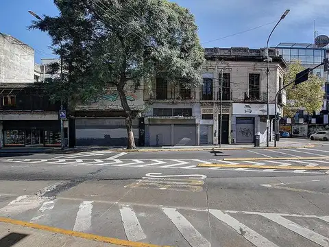 Terreno en esquina en Constitución con alto potencial constructivo  6.988 m² vendibles.