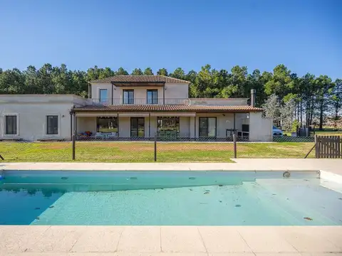 Venta casa 5 amb 1 HA La Macarena pileta crédito