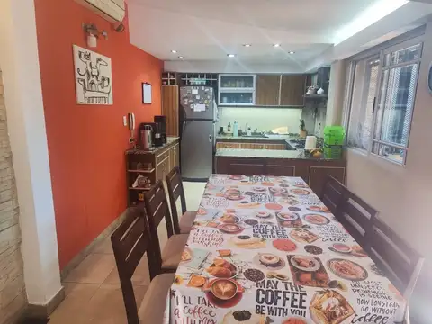 Casa 4 ambientes con 2 baños