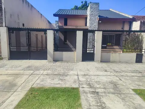 Casa 4 Ambiemtes Lomas de Zamora Quincho Playroom