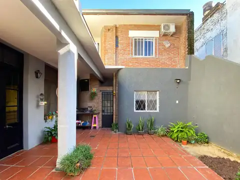 Casa interna única. 3 dormitorios. 2 baños. Apta crédito.
