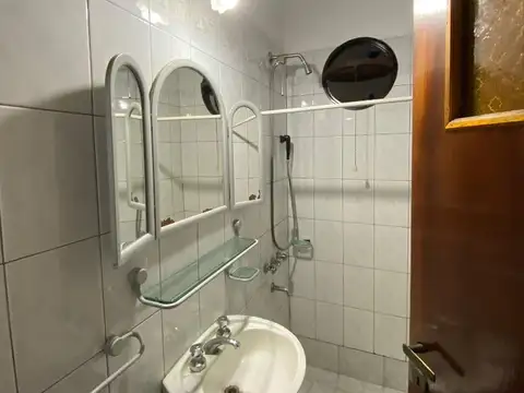 Casa en Alquiler con 2 cocheras